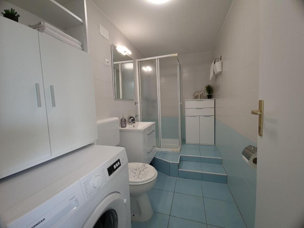 Eden Apartment *